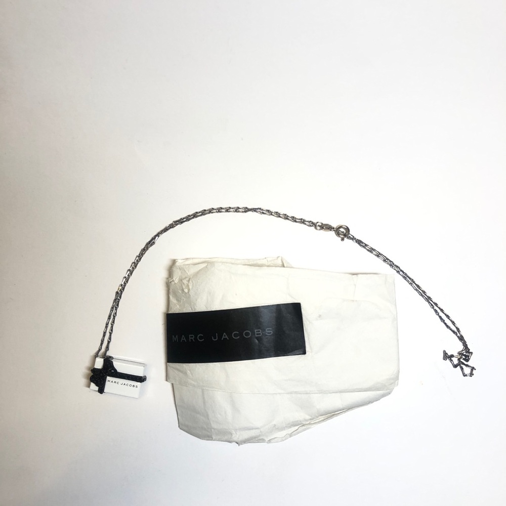 Marc Jacobs gift box pendant